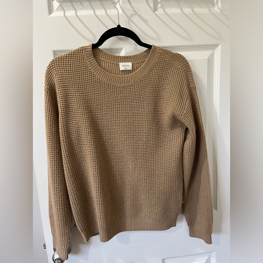 Camel color aritzia long sleeve crew neck
